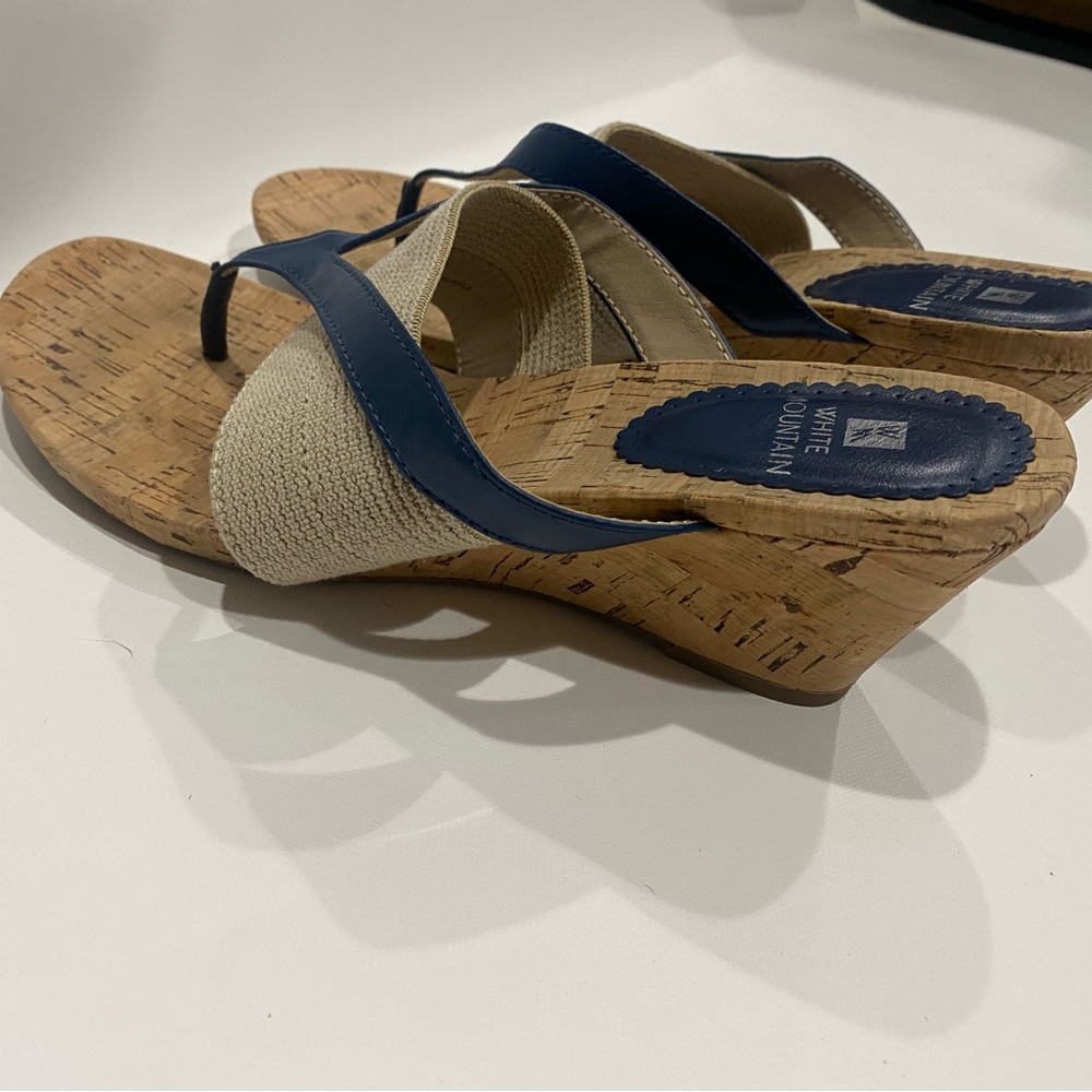 Womens white mountain Blue and Beige Wedge Sandals- Size 9 1/2 - Picture 5 of 6